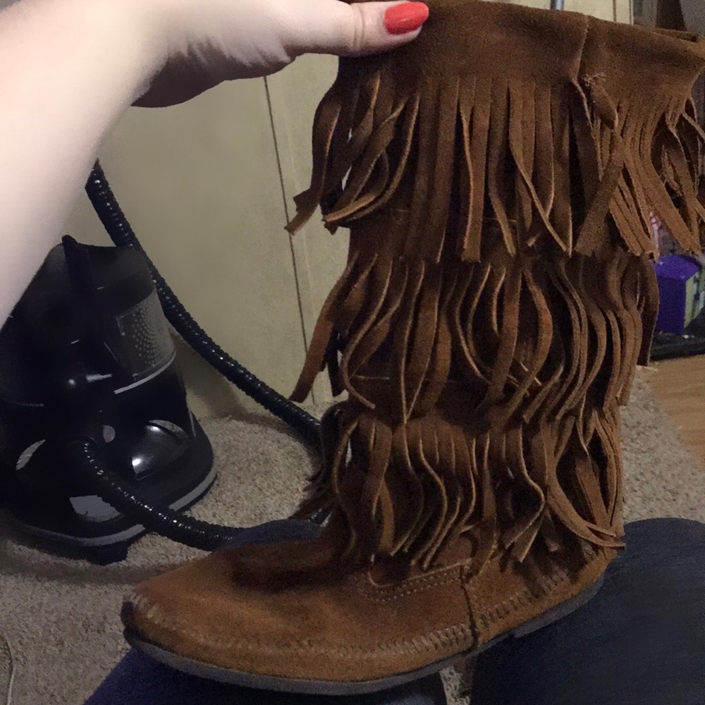 Minnetonka fringe boots